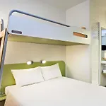 Ibis Budget West Hotel *