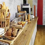 Ibis Budget West Hotel *