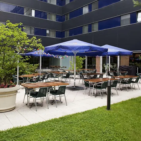 Ibis Budget West Готель