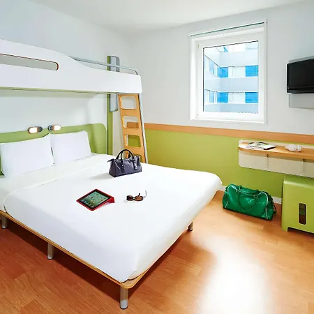Ibis Budget West Отель