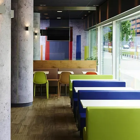 Ibis Budget West Отель *