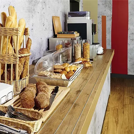 Отель Ibis Budget West *