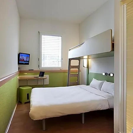 Ibis Budget West *