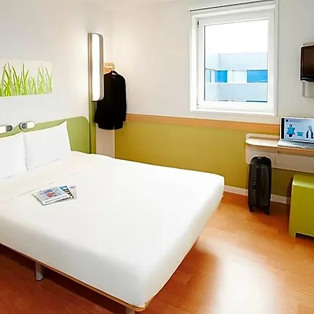 Ibis Budget West *