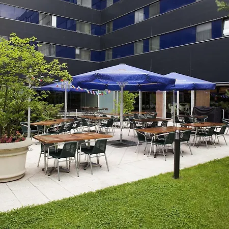 Ibis Budget West *