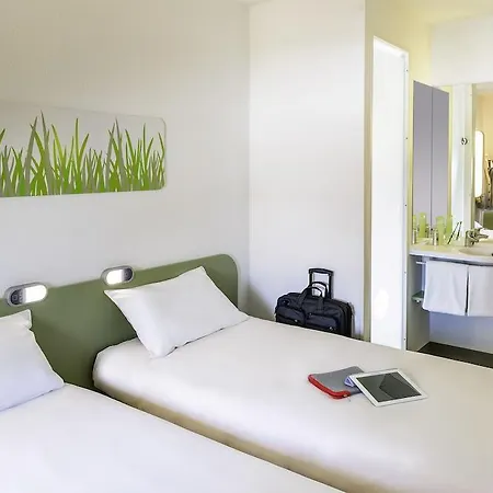 Ibis Budget West Hotel *