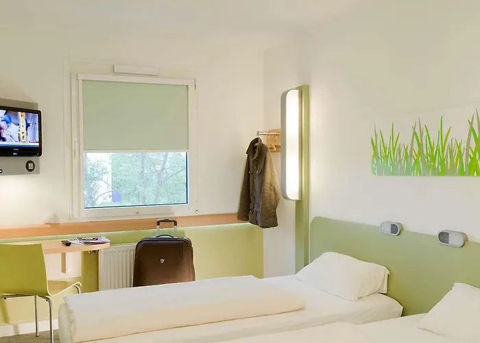 Ibis Budget West Hotel *