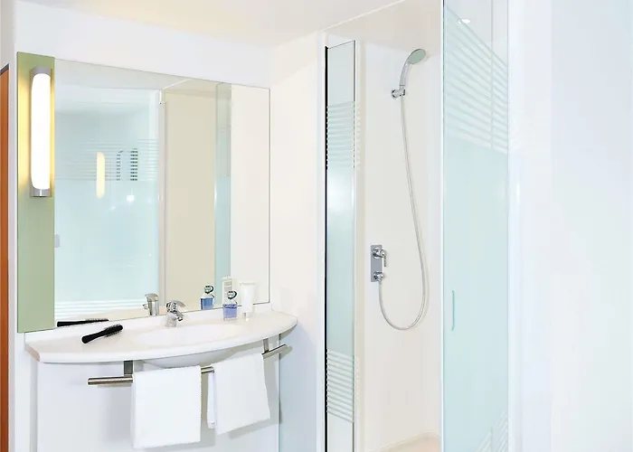 إيبيس بدجيت زيوريخ سيتي ويست *