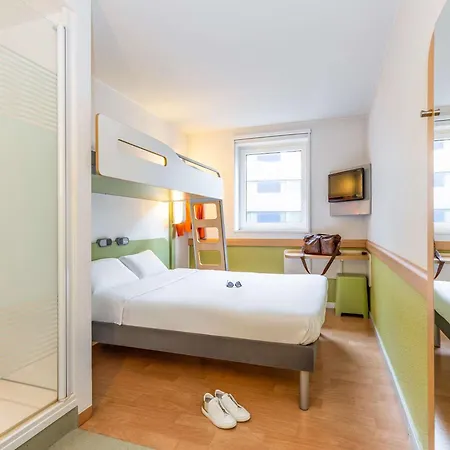 Ibis Budget West *