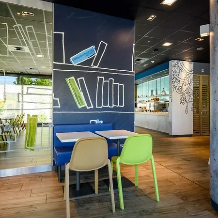 Hotel Ibis Budget West *